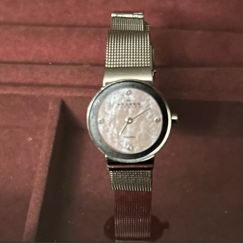 Elegant Silver Mesh Watch